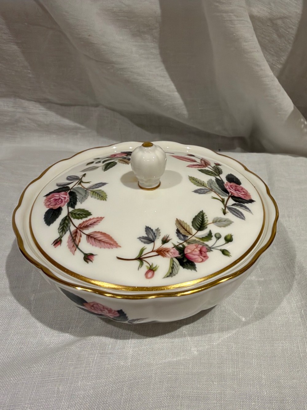 Vintage Wedgwood Hathaway Rose Lidded Trinket Dish Bone China Murray Bowl Gold
